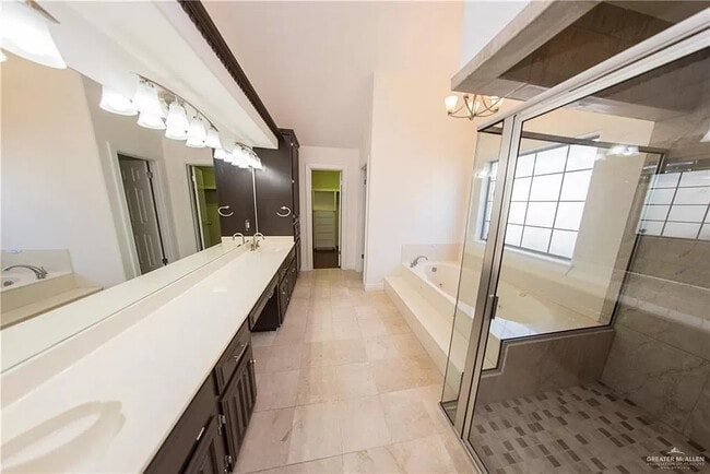 Building Photo - 5917 N Cynthia St