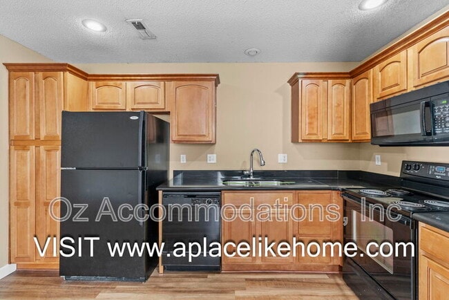 Building Photo - 807 SW Imperial Ln