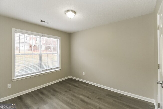 Building Photo - 10990 Knotty Pine Pl