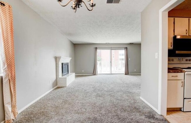 Building Photo - Walking distance to UNMC - Just open!