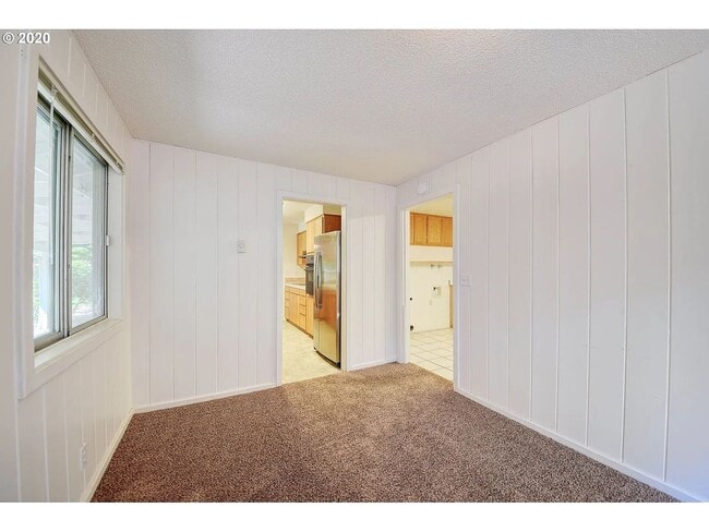 Building Photo - Great 4 Bedroom Eugene Home!