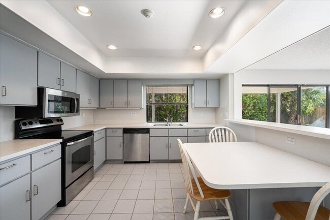 Building Photo - 2216 Amesbury Ct