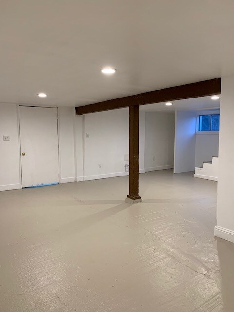 Building Photo - 2113 SE Ankeny St
