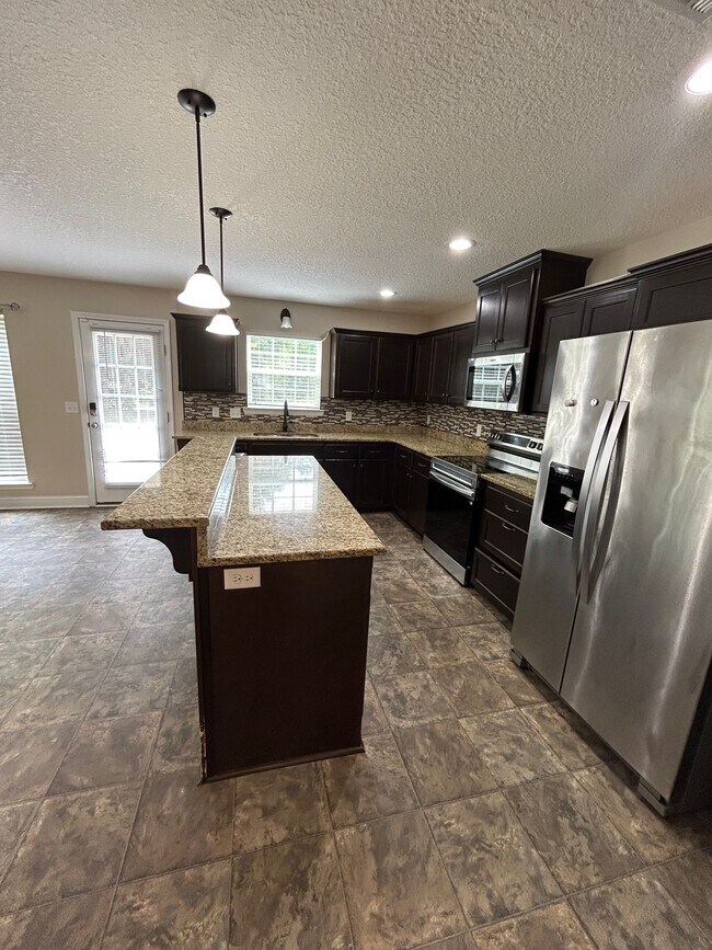 Building Photo - 709 Highgrove Ct