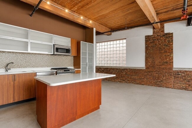 Building Photo - 950 Dorchester Ave