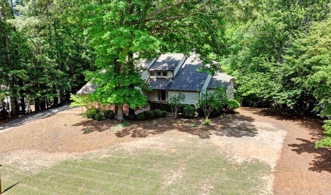 Building Photo - 110 Westchester Way