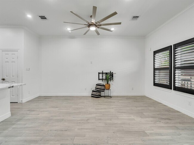 Building Photo - 7923 Bonaire St
