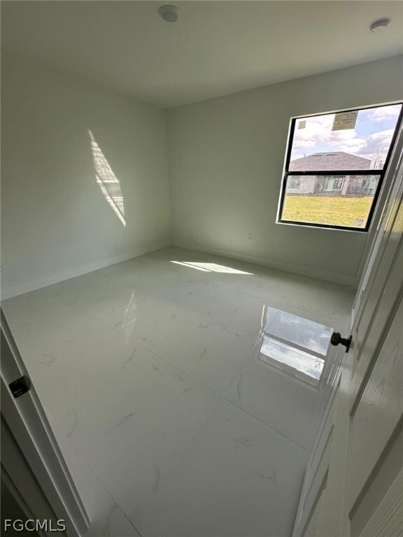 Building Photo - 465 Petite Ave