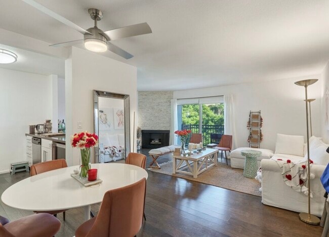 Building Photo - 141 S Clark Dr