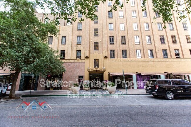 Building Photo - 114 W Adams St