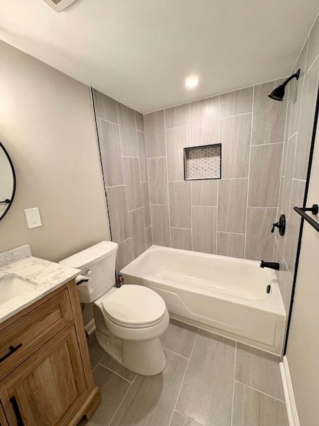 Building Photo - 2109 Greenery Ln