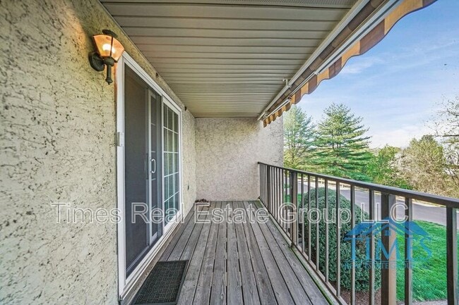 Building Photo - 220 Westridge Pl N