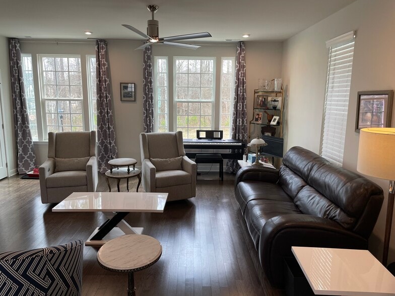 Building Photo - 1213 Bradburn Dr