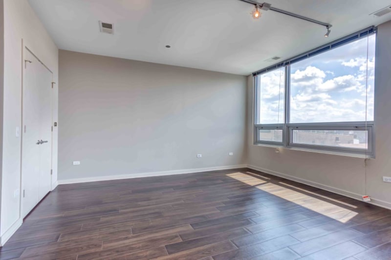 Building Photo - 1840 W Chicago Ave