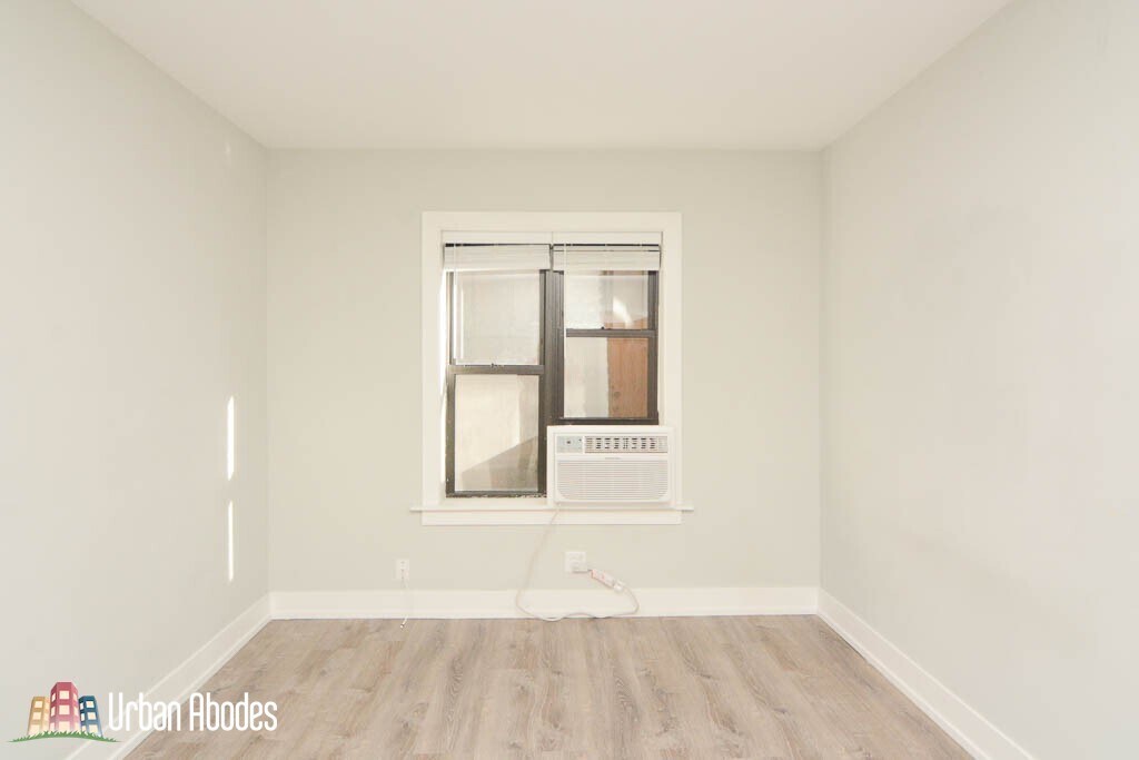 Building Photo - 421 W Belden Ave