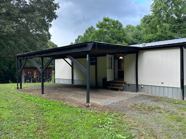 Building Photo - 788 Trails End Rd