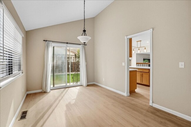 Building Photo - 924 Shellwood Way