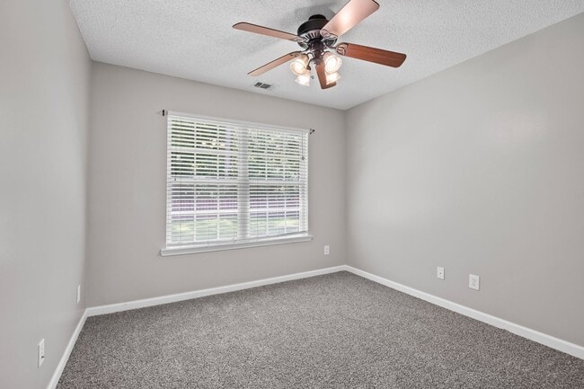 Building Photo - 115 Nandina Wy