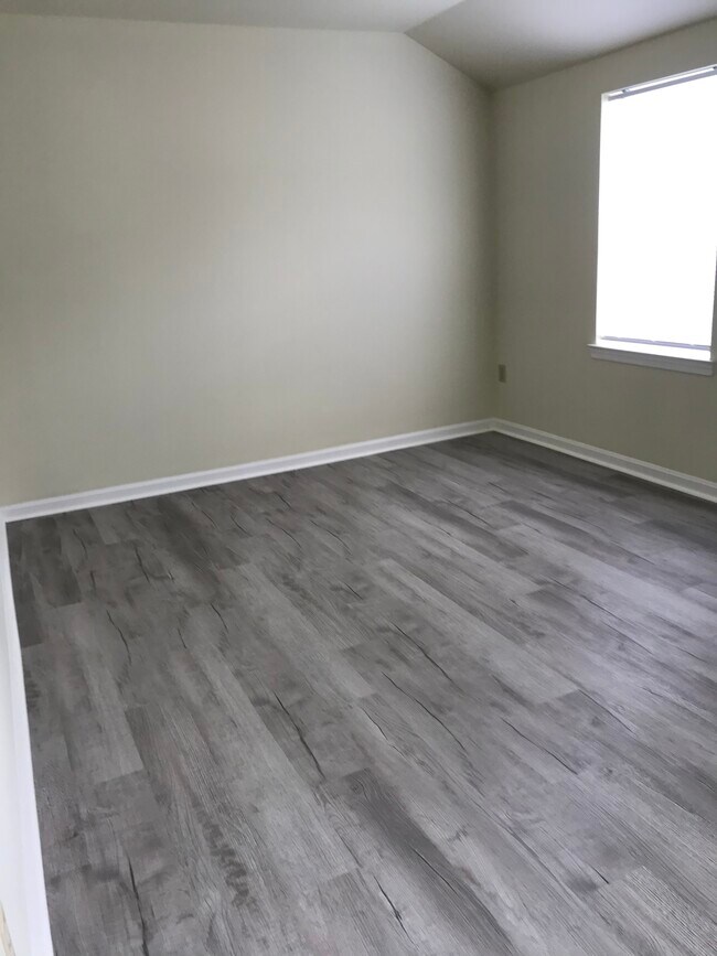 Building Photo - 1111 Cambridge Ct