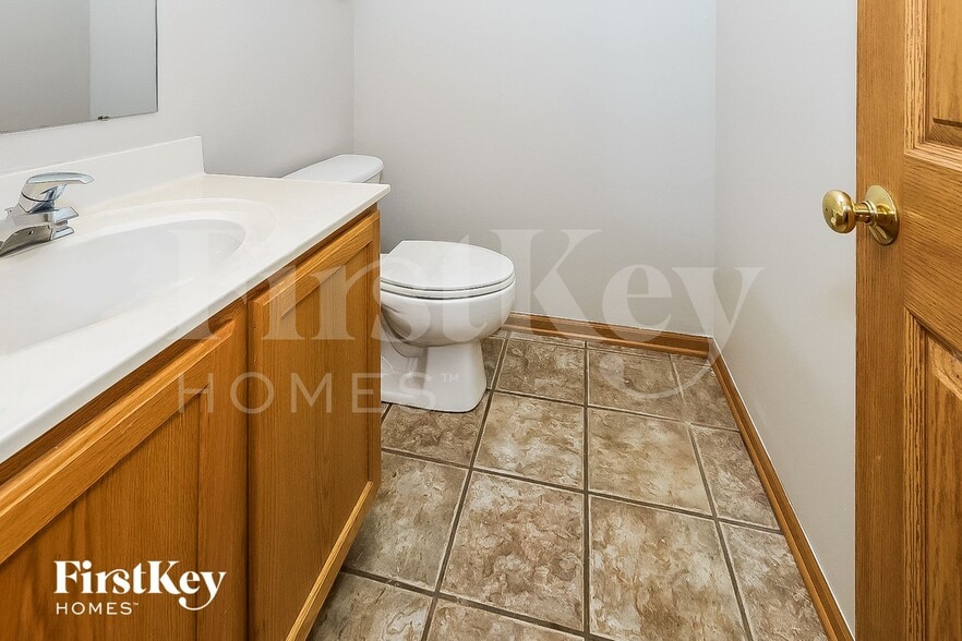 Building Photo - 3053 Kings Realm Ave