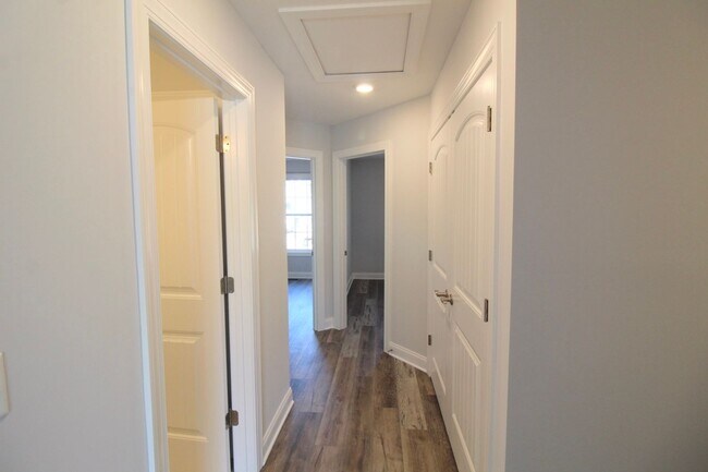 Building Photo - Stylish and Spacious Townhome Near Sentara – 4 Beds | 3.5 Baths | 2,300 Sq. Ft.