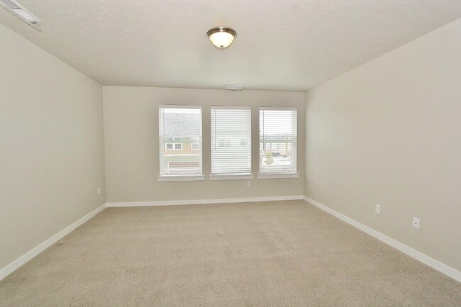 Building Photo - 496 N Tessa Ln