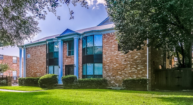 Building Photo - 4701 McKinney Ave