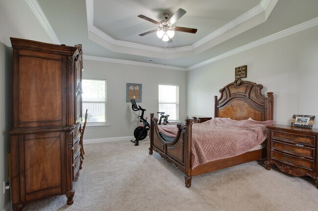 Building Photo - 150 Shrewsberry Dr