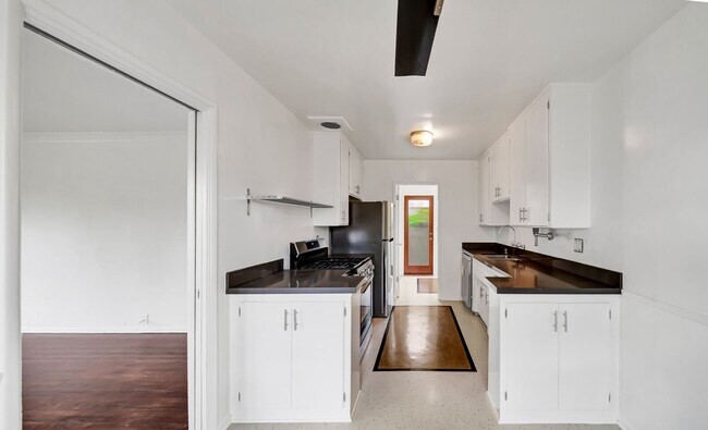 Building Photo - 4034- 4036 Higuera St