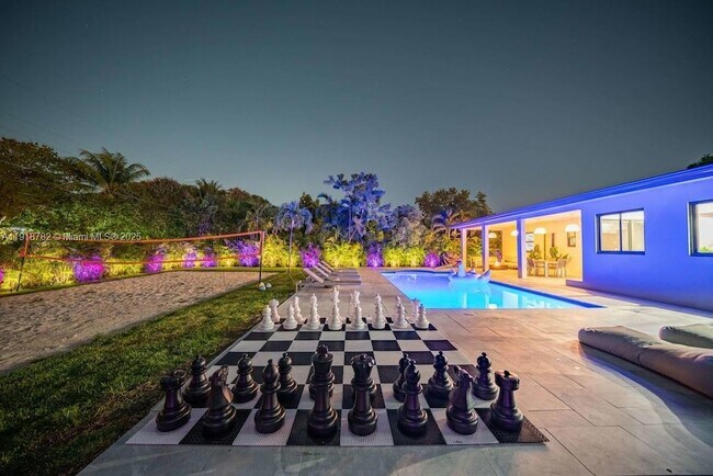 Primary Photo - 305 NW 124th St