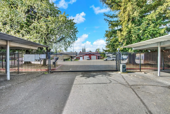 Building Photo - 7283 Florin Mall Dr