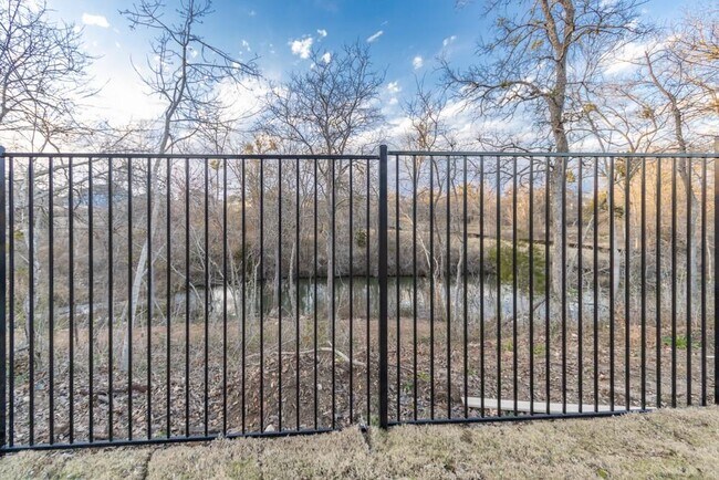 Building Photo - 213 Riverhill Cv