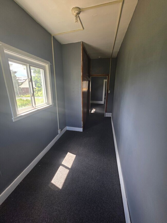 Building Photo - 1703 Bailie Ave