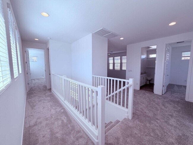 Building Photo - 10126 E Ulysses Ave