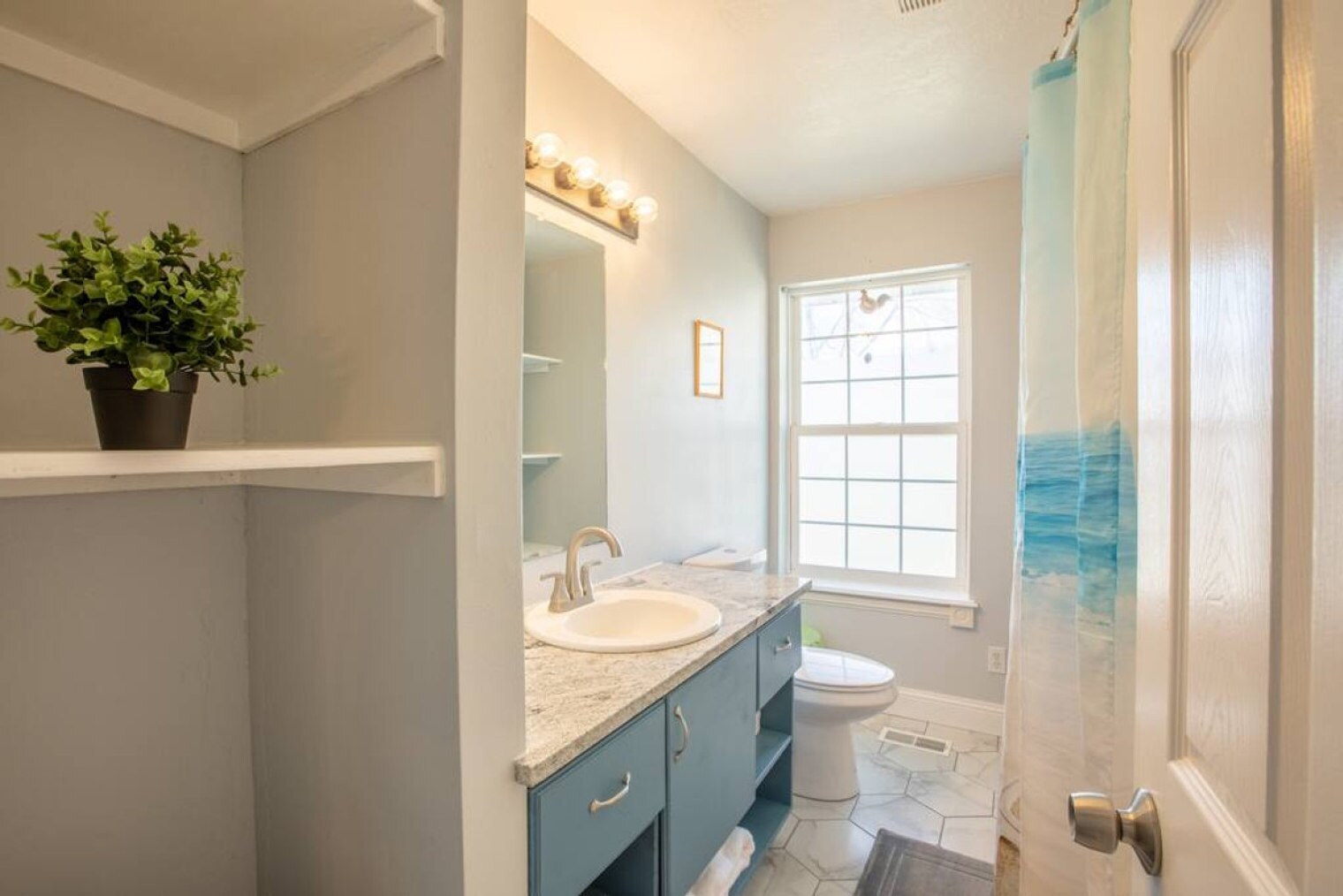 Building Photo - 671 E Center St