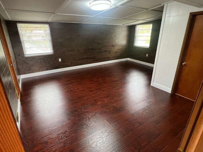 Building Photo - 5636 Trenton Rd