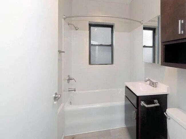 Building Photo - 2 bedroom in Chicago IL 60613