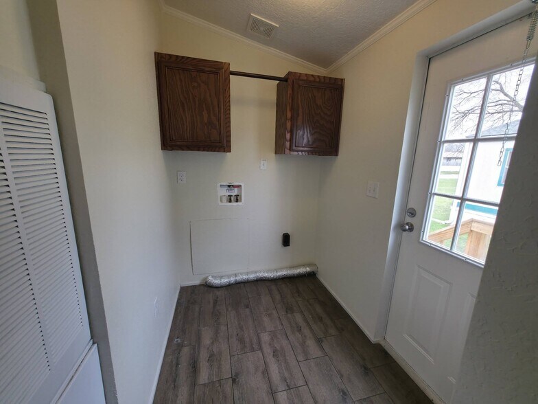 Building Photo - 1309 W Plum St