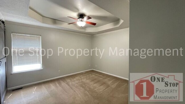 Building Photo - Stunning 3 Bedroom 2.5 Bathroom in Raymore!