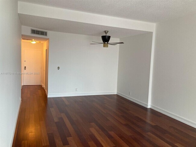 Primary Photo - 18151 NE 31st Ct