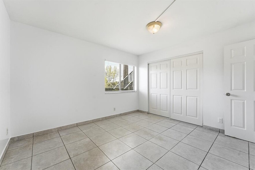 Building Photo - 2671 Riverside Dr