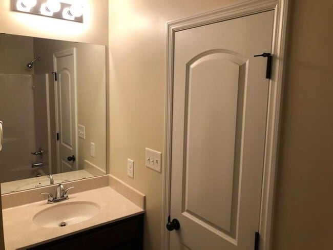 Building Photo - 2 bedroom, 2.5 bath townhouse in Sneads Ferry Justice Farm Townhome community