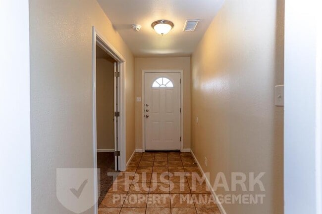 Building Photo - 2801 Reed Ln