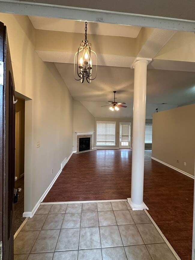 Building Photo - 3BD/2BA 1,640 sq. ft. Home With Split Floor Plan. Pets Are Welcome With Owner's Approval.