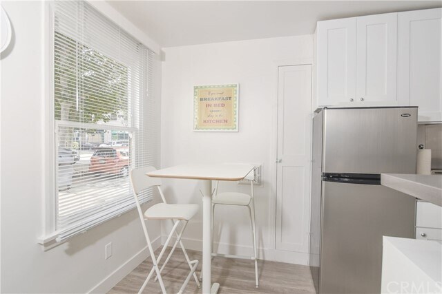 Building Photo - 121 S Elm Dr