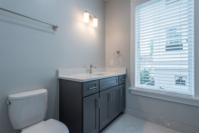 Building Photo - 4 Sanctuary Ct