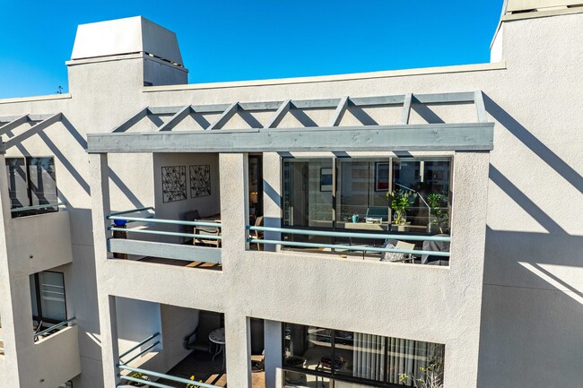 Building Photo - 140 Ocean Park Blvd