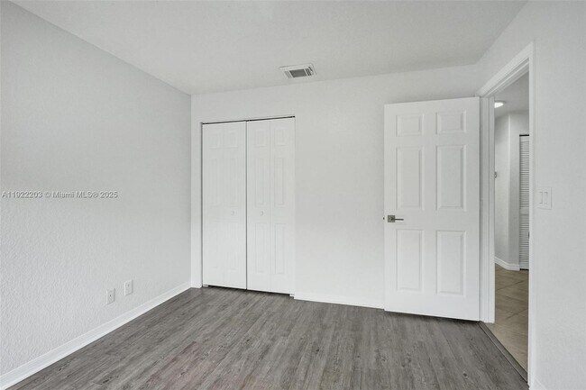 Building Photo - 6305 Willoughby Cir