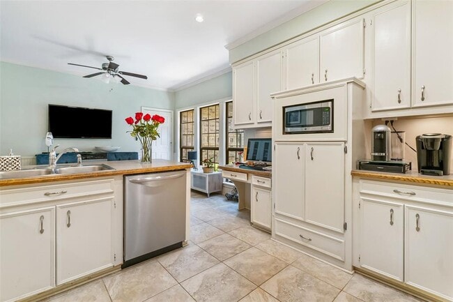 Building Photo - 12433 Montego Plaza