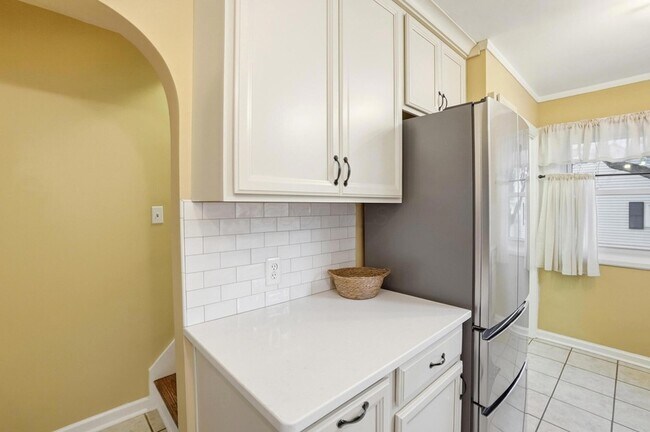 Building Photo - 2695 Bellwood Ave